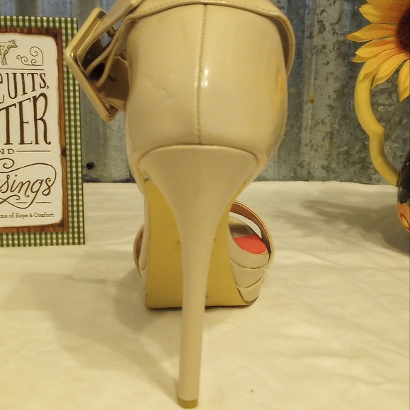 Penny Loves Kenny Heels - Picture 8 of 11